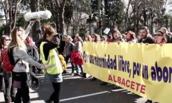 Unidas Podemos exige a la Subdelegación que impida el acoso ilegal y ultracatólico ante la Clínica Iris